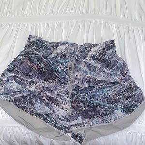 LULULEMON SIZE 4 SHORTS